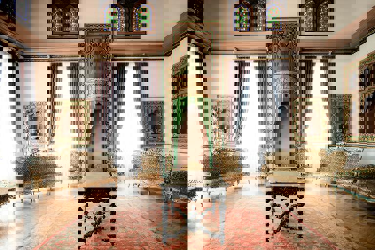 Stained Glass Revival Brightens Century-Old Terraces in Inner City Suburbs